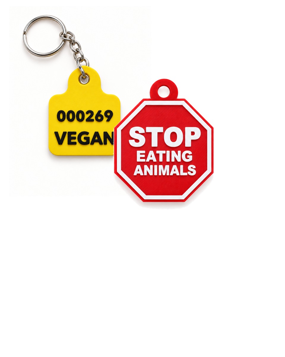 Portachiavi vegan 000269 e portachiavi stop eating animals insieme
